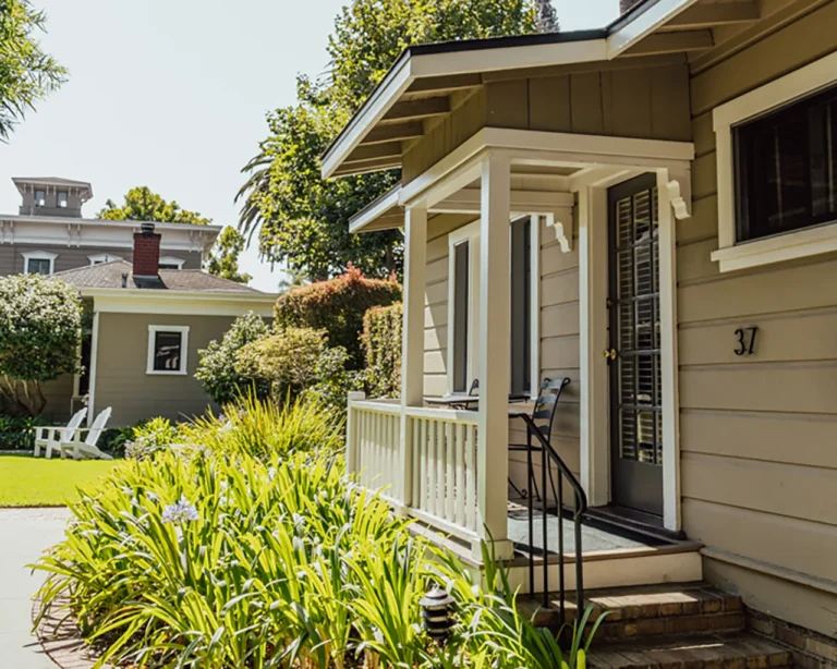 Bungalow Fireplace King