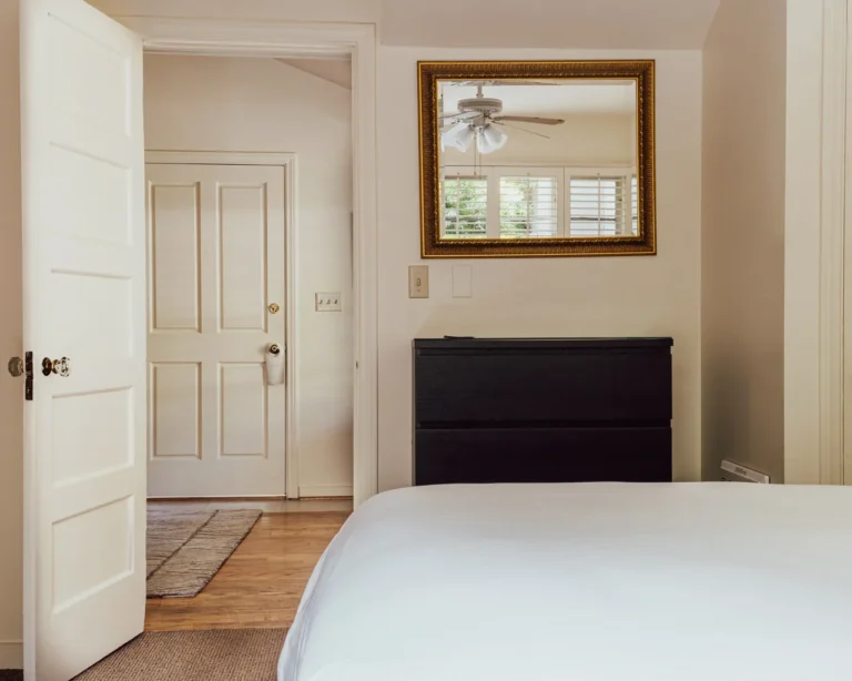 Bungalow Fireplace Queen