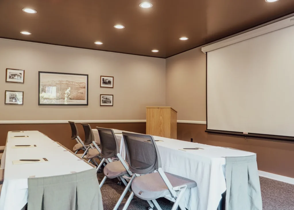 Upham-Coach-Room-1.webp