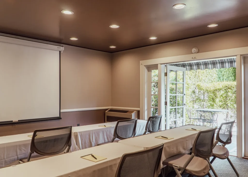 Upham-Coach-Room-3.webp