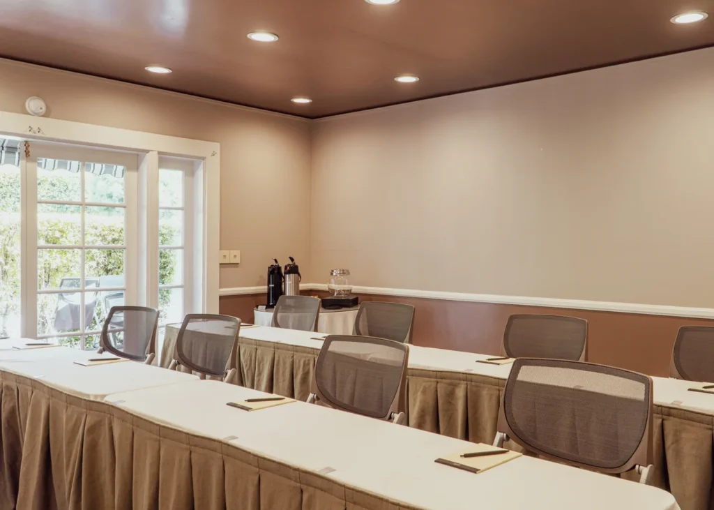 Upham-Coach-Room-7.webp